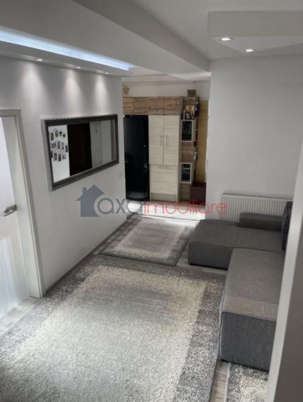 Apartament 3 camere de vanzare in Floresti